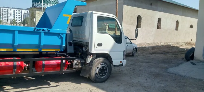 Isuzu Samasval Radnoy 2015 Yurgan — фото 1