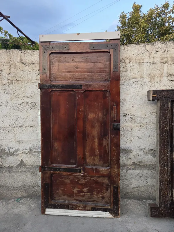 Darvoza taxta eshigi bilan 5 Darvoza taxta eshigi bilan 5