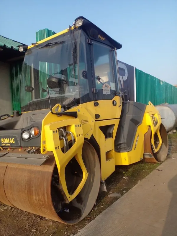 Тандемный виброкаток BOMAG 1 Тандемный виброкаток BOMAG 1