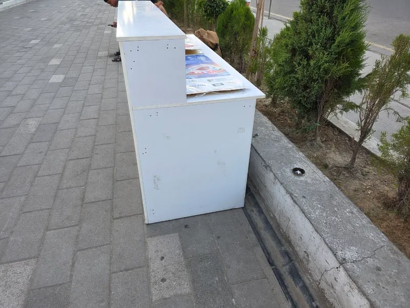Yozuv/kompyuter stolini sotaman 3 Yozuv/kompyuter stolini sotaman 3