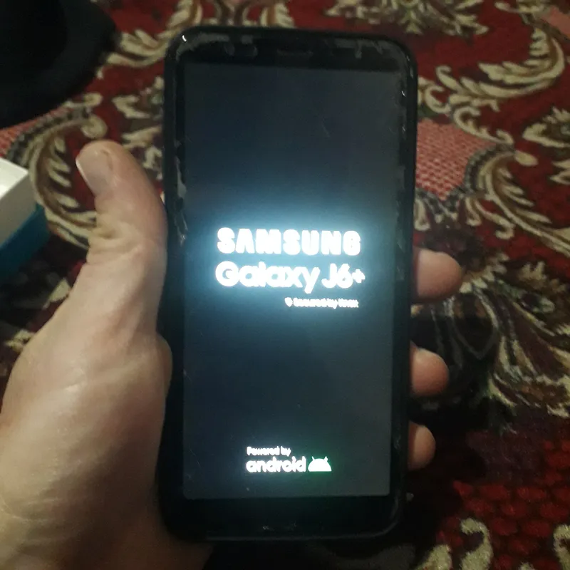 Samsung j6+ — фото 1