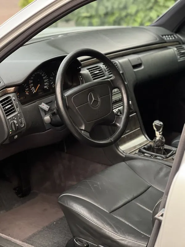 Mercedes-Benz W210 2 Mercedes-Benz W210 2