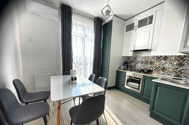 “Assalom Sohil” turar joy majmuasida 2 xonali, 65 m² kvartira ijaraga beriladi 7 “Assalom Sohil” turar joy majmuasida 2 xonali, 65 m² kvartira ijaraga beriladi 7