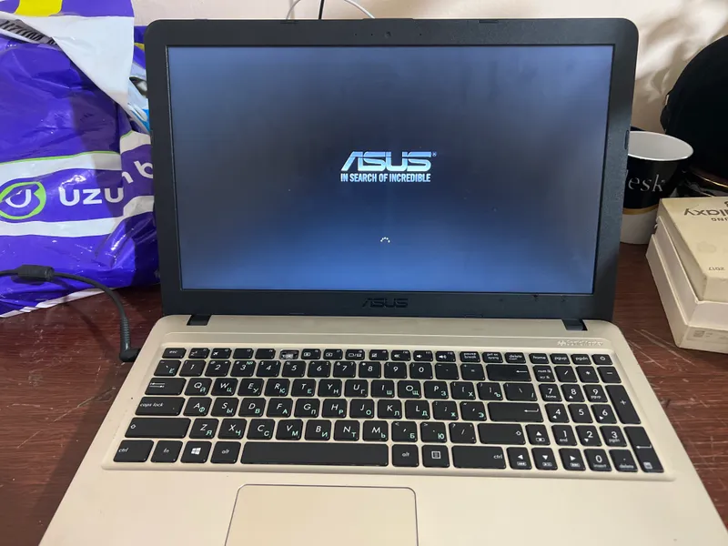 Ноутбук Asus 3