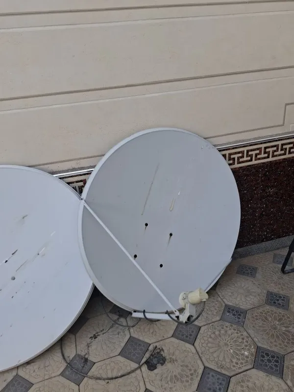 Параболка антена спутниковая б.у 3 та бор ишлайди 5 Параболка антена спутниковая б.у 3 та бор ишлайди 5