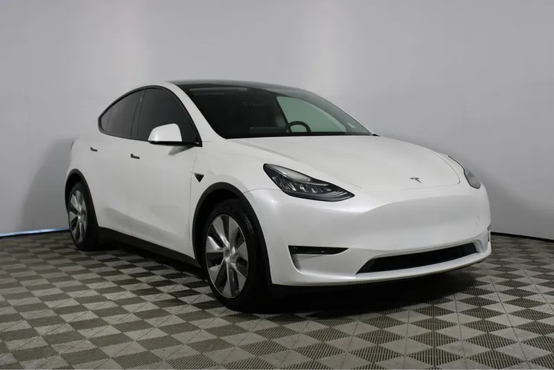 Tesla Model Y Long Range Dual Motor AWD 2021 yil, yurgani 42 000 km. Tesla Model Y Long Range Dual Motor AWD 2021 yil, yurgani 42 000 km.