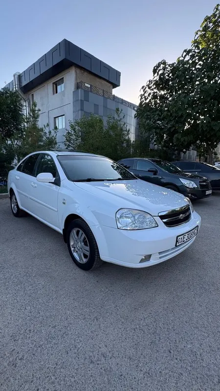 Lacetti - 3 позиция, 2010 год, мотор - 1.8, в хорошем состоянии — фото 1