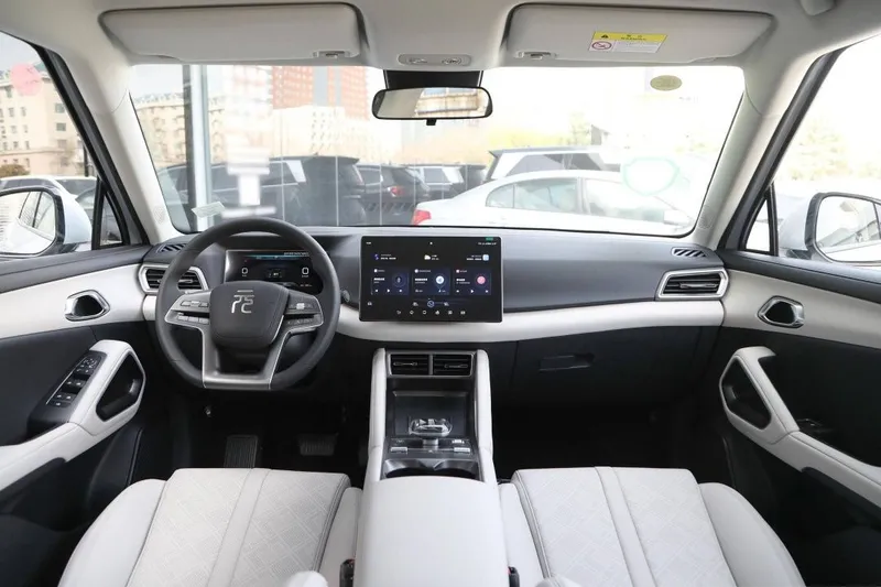 BYD YUAN UP 2024год LEADING версия .3 позиция 3 BYD YUAN UP 2024год LEADING версия .3 позиция 3