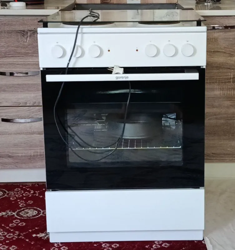 Газовая плита с экономичным потреблением электроэнергии, новая, срочно продаётся 1