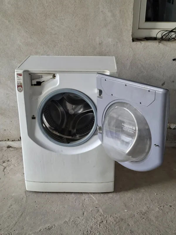 СРОЧНО! Стир.машинка Hotpoint Aniston 6кг.1200об.м — фото 3