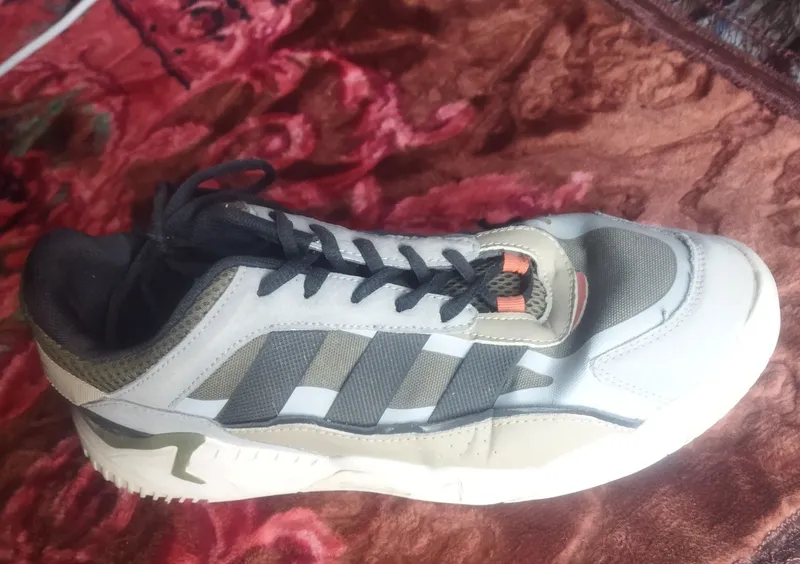 Кроссовки Adidas