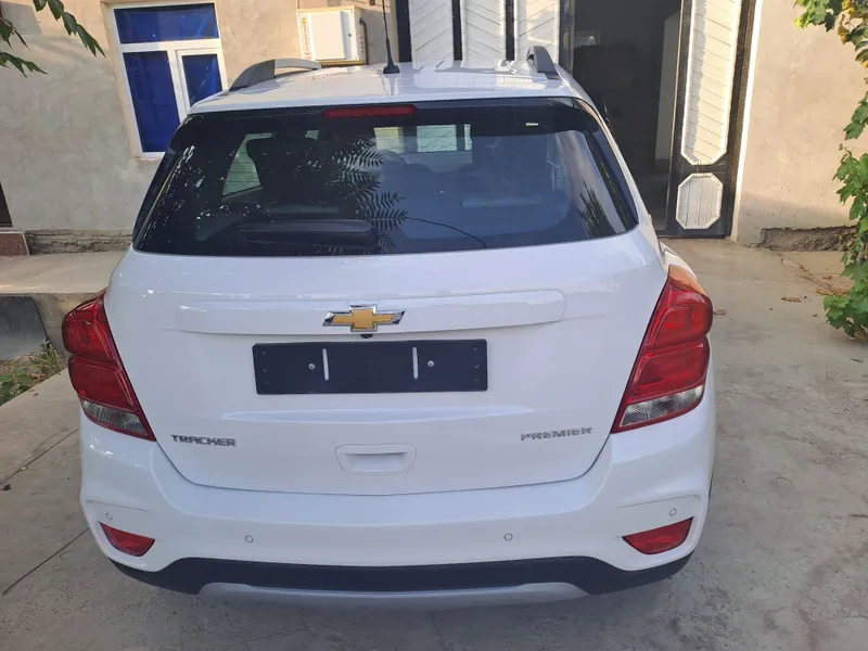 Chevrolet Tracker sotiladi yili 2020 30ming benzin xolati ideal — фото 2