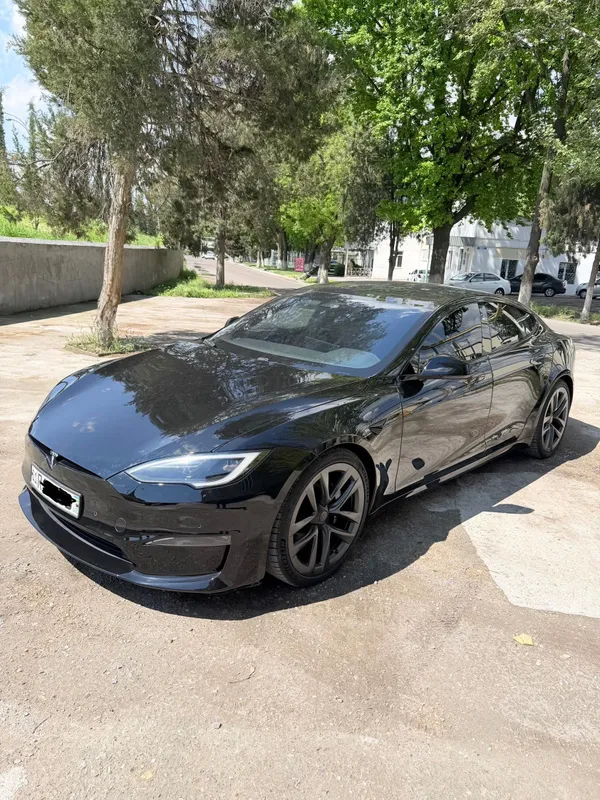 Tesla Model S Plaid — фото 1
