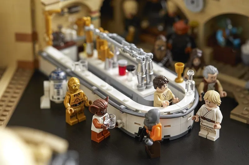 Лего набор Звёздные войны Кантина Мос Эйсли.Lego Star Wars Mos Eisley 4