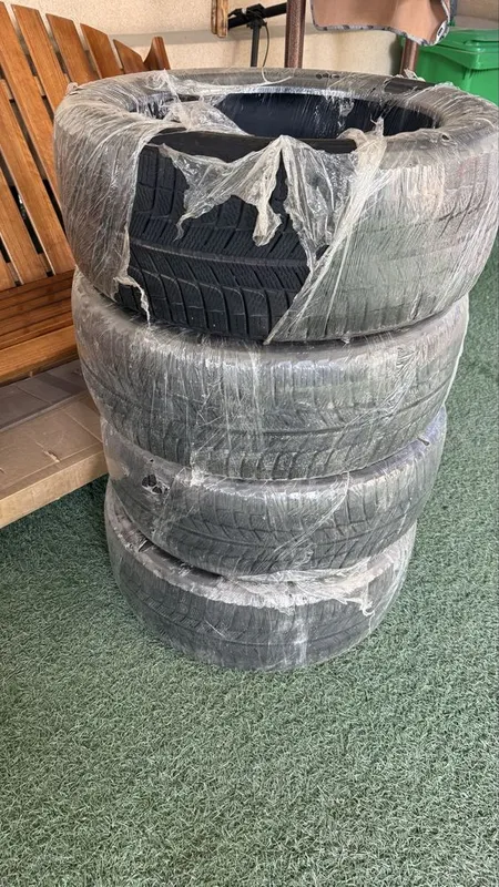 Продам автомобильные шины 245/45R19