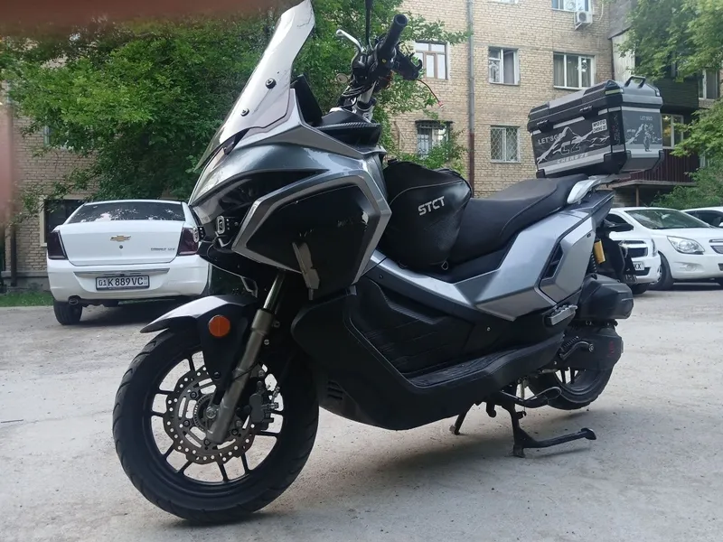 Skuter n max x max yamaha 180 kub 1