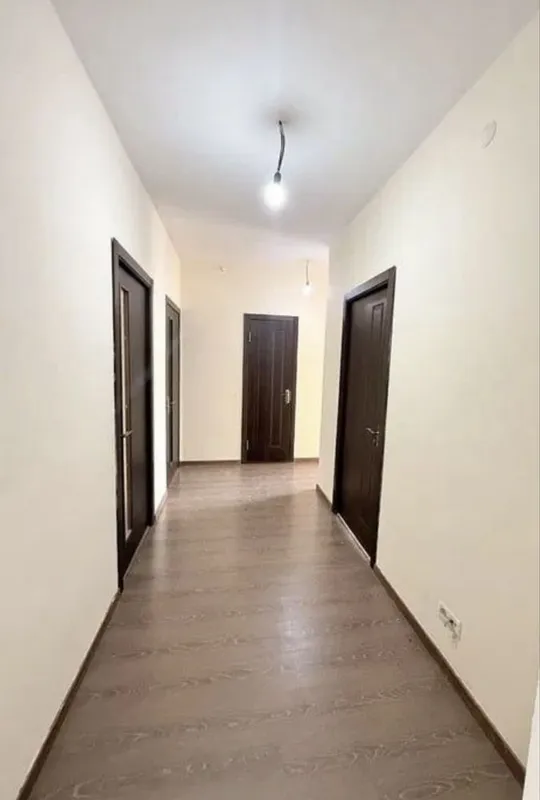Yangi choshtepa 3 xonali kvartira oilaga beriladi