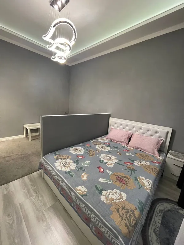 Студия 1-комнатная квартира, 30 м², 4/4, с ремонтом, высокие потолки — фото 4