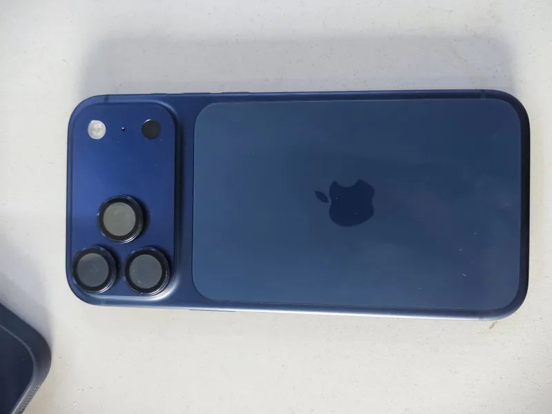 iPhone 17 Pro max — фото 1