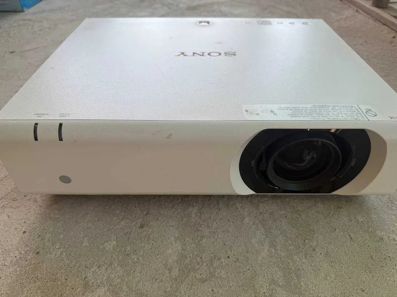 Профессиональный проектор Sony VPL-CW276