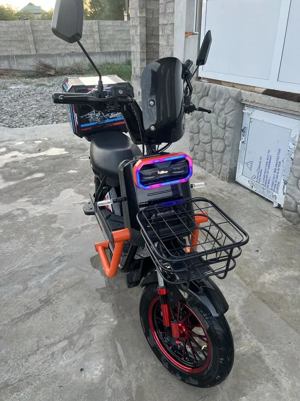 Sukuter hugo motors 4 Sukuter hugo motors 4