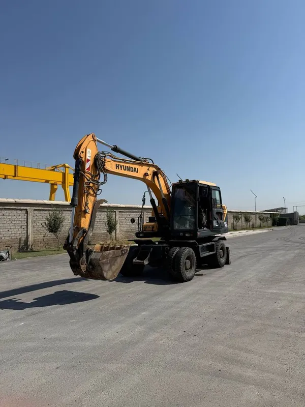 колесный экскаватор Hyundai HW145 1