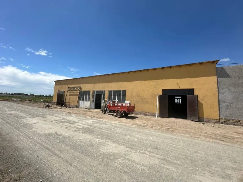 Noturar bino sotiladi,240 m² 1 Noturar bino sotiladi,240 m² 1