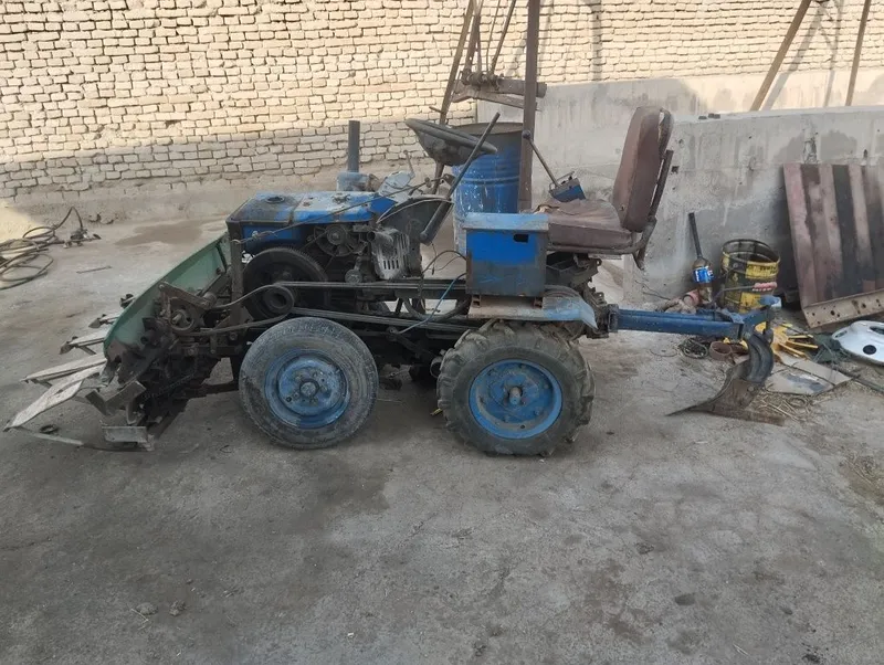 Zubr motoblok traktor 1 Zubr motoblok traktor 1