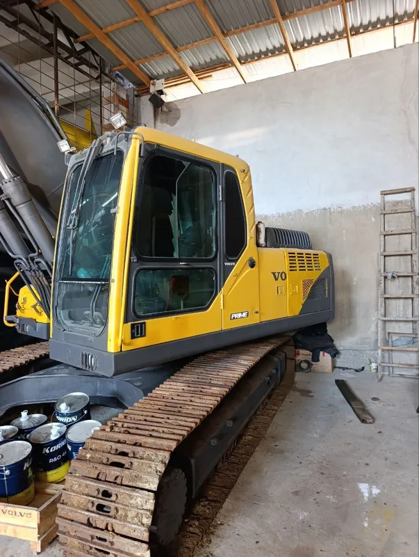 Гусиничний экскаватор сотилади VOLVO EC210B 2018 ноябрь — фото 1