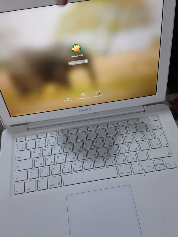 MacBook 1 MacBook 1