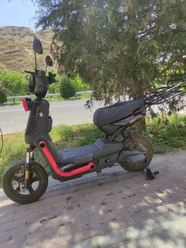 Skuter jay yili 2025 ideal holda aybi yoʻq 2