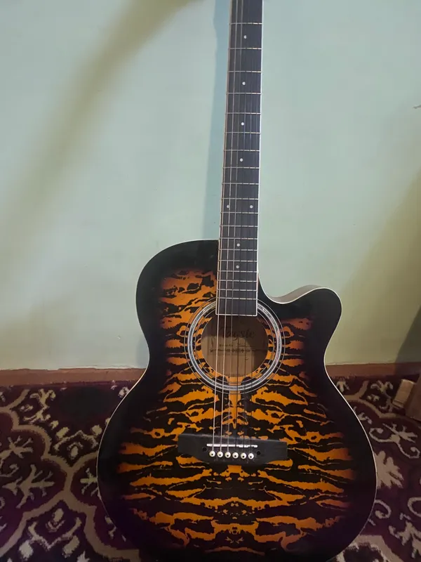 Gitara sotiladi 1mln