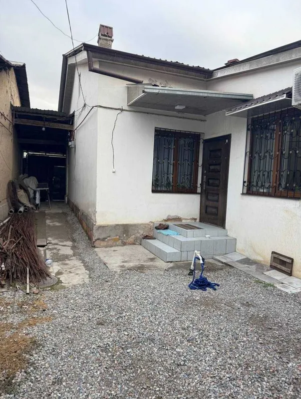 Mirobod tumanida 3,7 sotixli yer uchastkasidagi o‘z uyimni sotaman 2