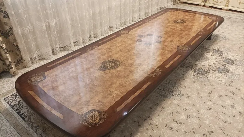 Продаётся стол с запасным ногами