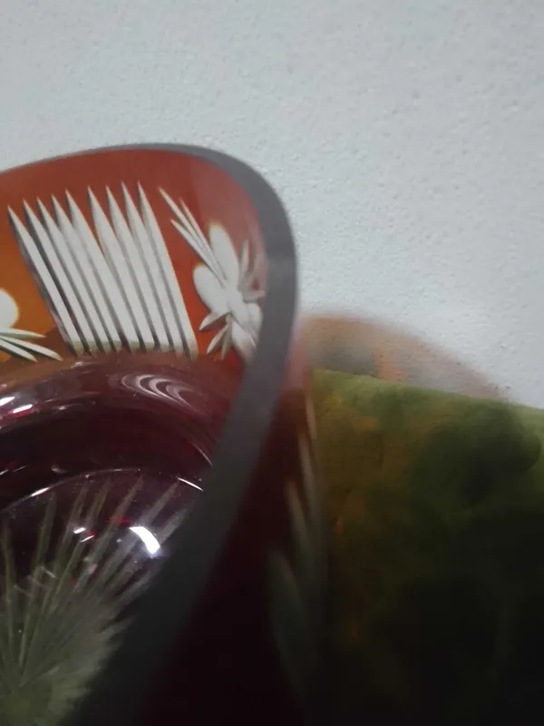 Продам две вазы красного цвета 3