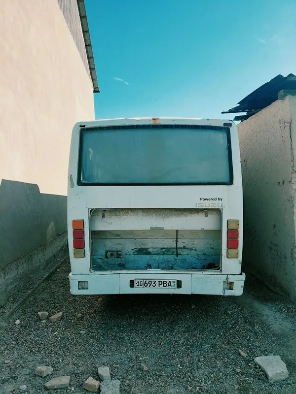 avtobus sotiladi yili 2011 3