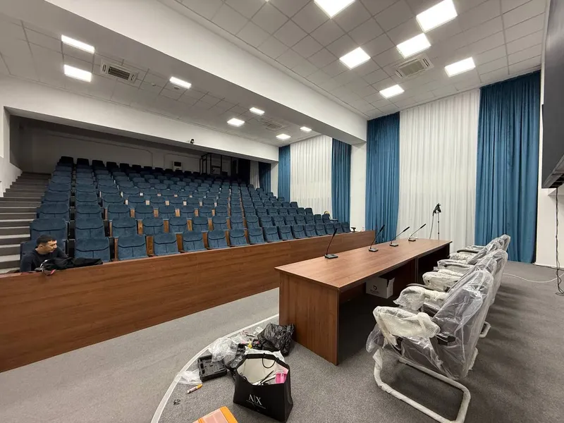 Театральный кресло для активного зала оптом