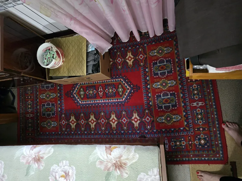 Продам шерстяные ковры.