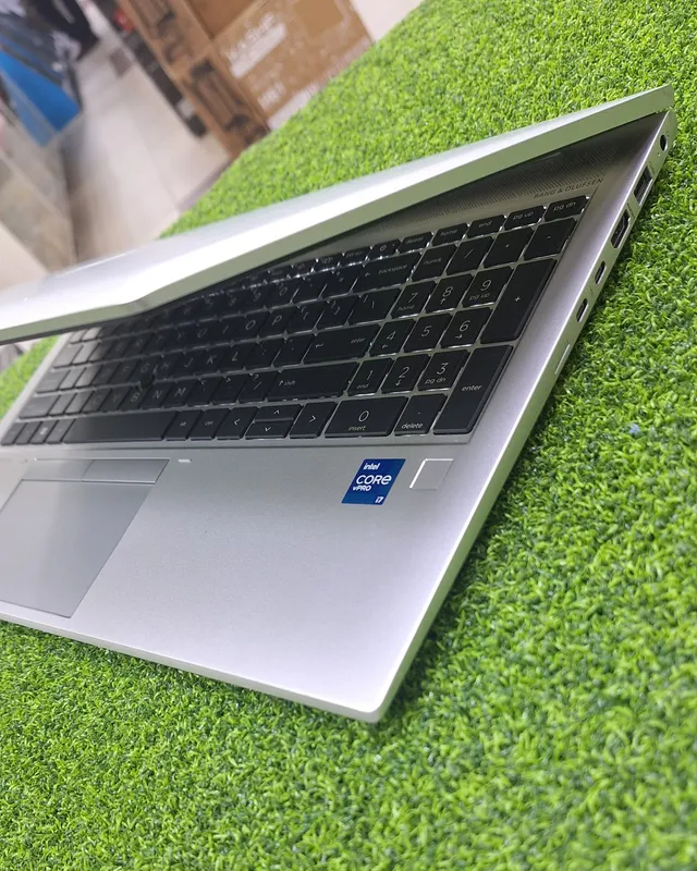HP EliteBook | i7-1185G7 / 8GB / 256GB / 15.6" IPS 3 HP EliteBook | i7-1185G7 / 8GB / 256GB / 15.6" IPS 3