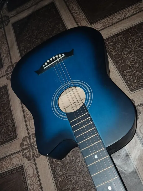 Gitara sotiladi srochno 2 Gitara sotiladi srochno 2