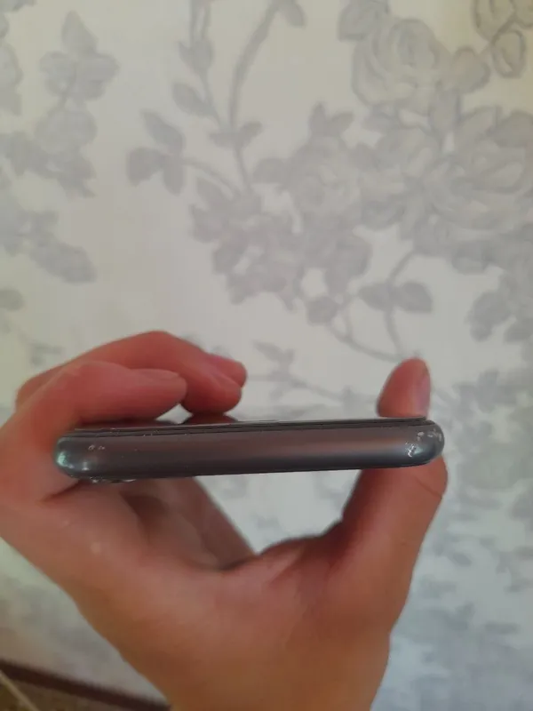 iphone 11 Xotirasi 64 fes aydi truton ishledi 3 iphone 11 Xotirasi 64 fes aydi truton ishledi 3