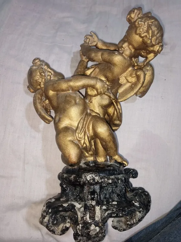 Продам статуэтку из белого металла тяжелая 6 килограммов.