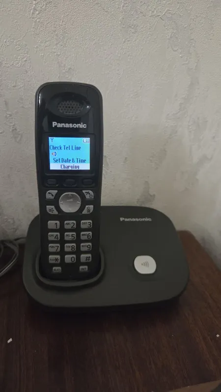 Радиотелефон Panasonic kx-tg8011sl нужно поменять батарейки 1 Радиотелефон Panasonic kx-tg8011sl нужно поменять батарейки 1