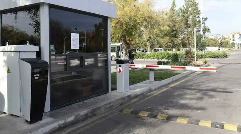 Pullik avtoturargoh har qanday miqdordagi mashinalar