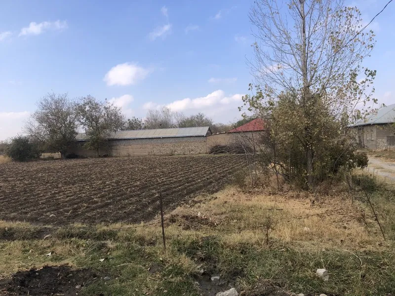 Uchastok sotiladi