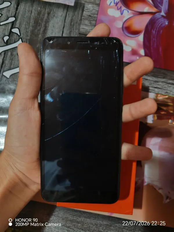 redmi 6 ekrani singan kamerani shishasi yoʻq 1