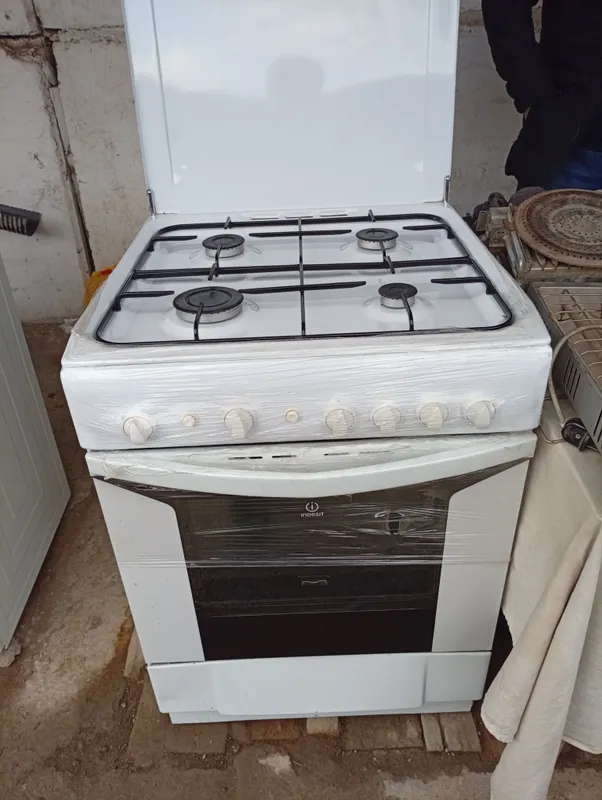 Indesit gaz plita sotiladi