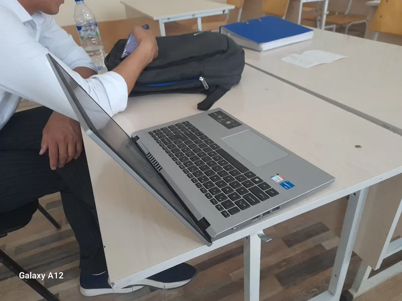 Kompyuter acer sotiladi yangi 5 oy 2
