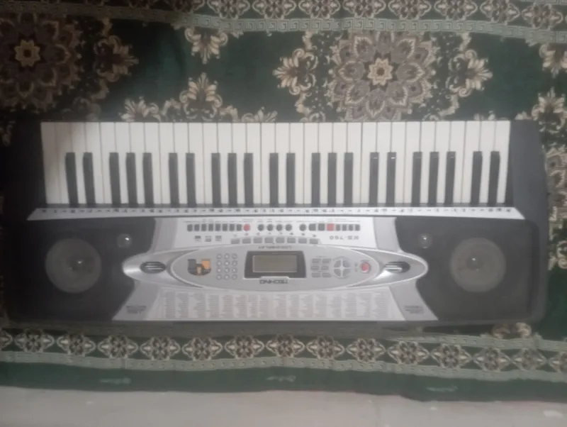 pianino yarim yil xizmat qilgan pianino yarim yil xizmat qilgan