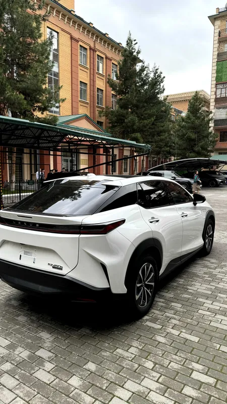 Lexus RZ450e Full AWD — фото 3